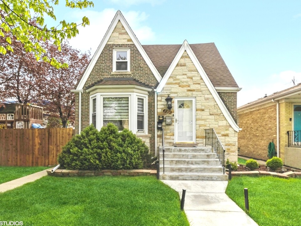 4979 N Austin Ave in Chicago, IL - Building Photo