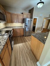 1815 Woodland Way in Slinger, WI - Foto de edificio - Building Photo