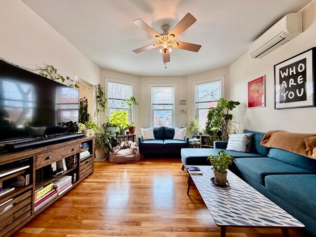 35 Harvard St, Unit 2 in Brookline, MA - Building Photo - Building Photo