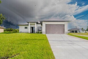 3900 9th St SW in Lehigh Acres, FL - Building Photo