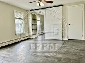 64 Walnut St-Unit -Unit 2 in Tiverton, RI - Building Photo - Building Photo