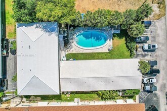 3217 NE 11th St, Unit 10 in Pompano Beach, FL - Building Photo - Building Photo