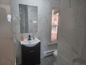 40 Garnet St, Unit 3 in Fitchburg, MA - Foto de edificio - Building Photo