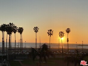 6824 Esplanade in Venice, CA - Foto de edificio - Building Photo