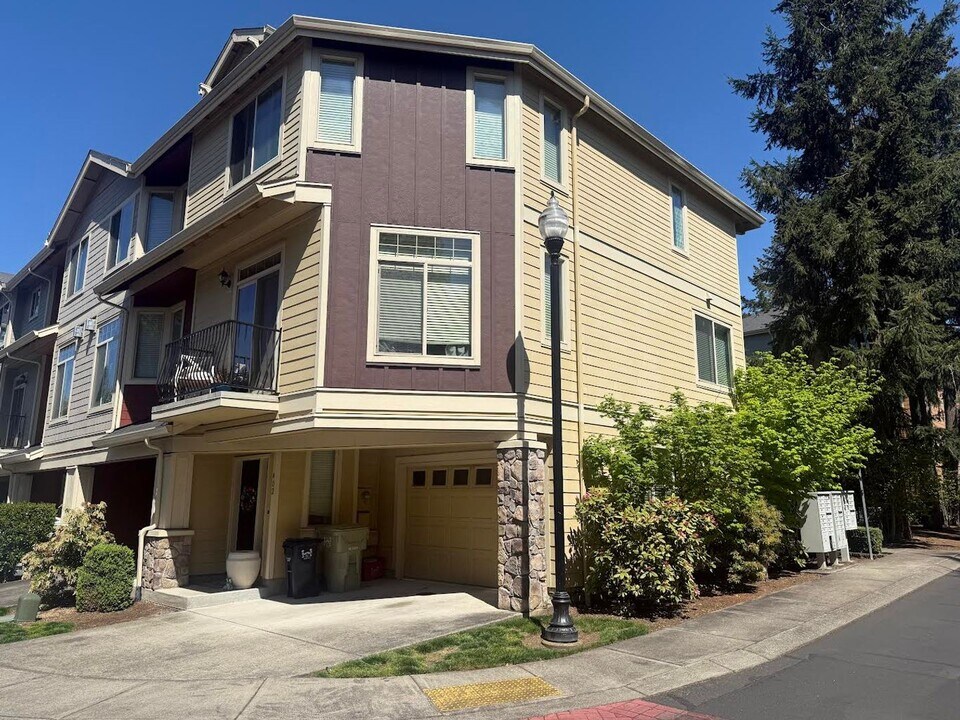 402 NE Patricia Ann Pl in Hillsboro, OR - Building Photo
