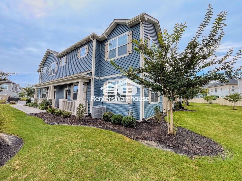 1713 Dresdon Ln in Virginia Beach, VA - Building Photo
