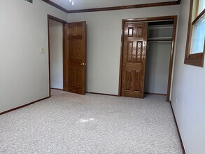 627 11th Ave in Grafton, WI - Foto de edificio - Building Photo