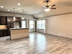3213 Main St in Granbury, TX - Building Photo - Building Photo