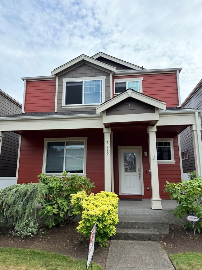 property at 7519 Kodiak Ave NE