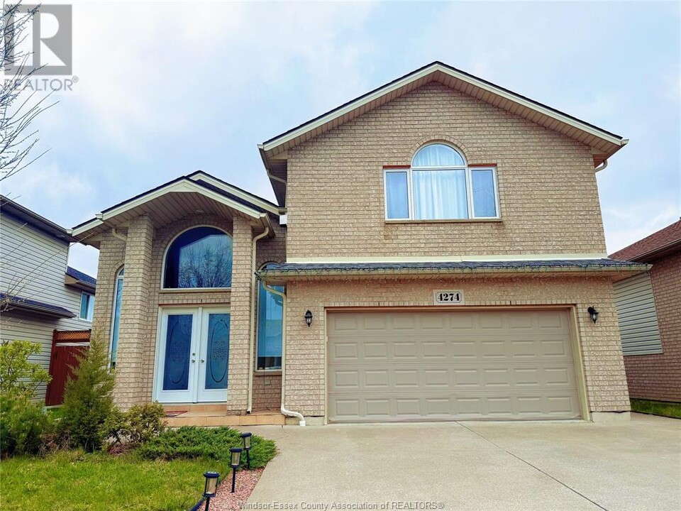 4274 Canberra Ave in Windsor, ON - Building Photo
