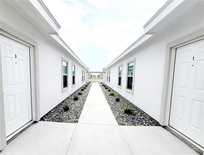 5801 Swallow Ave, Unit 3 in Mission, TX - Building Photo - Building Photo