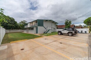 68-018 Au St in Waialua, HI - Building Photo