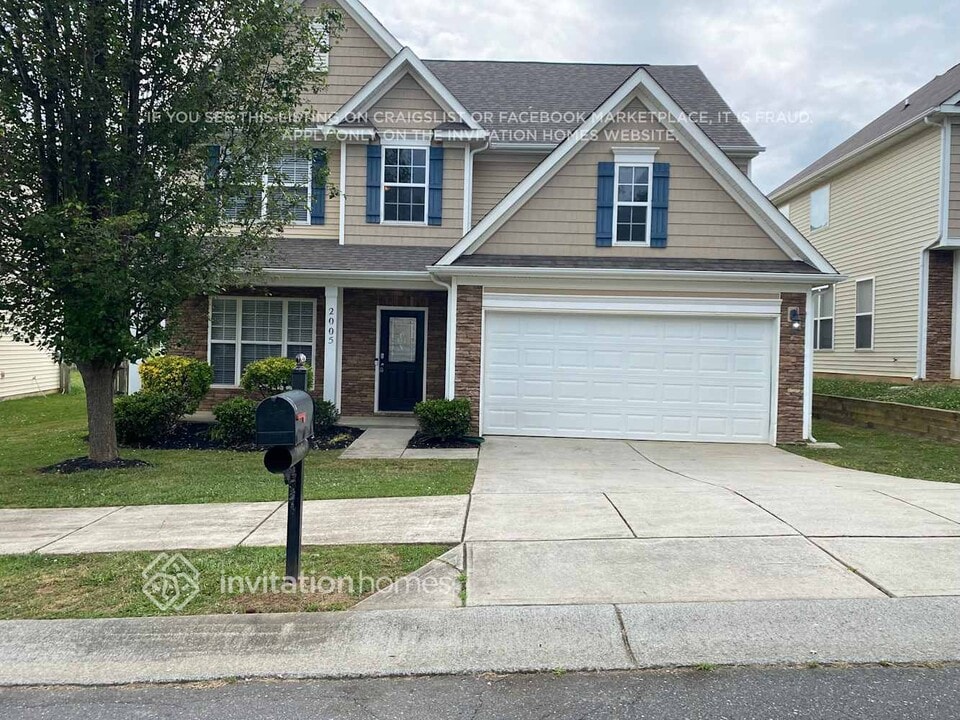 2005 City Lights Dr in Indian Trail, NC - Building Photo