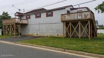 702 Edmunds Ave in Union Beach, NJ - Building Photo