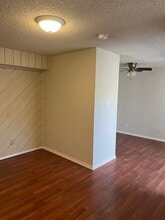9809 Walnut St, Unit e302 in Dallas, TX - Building Photo - Building Photo