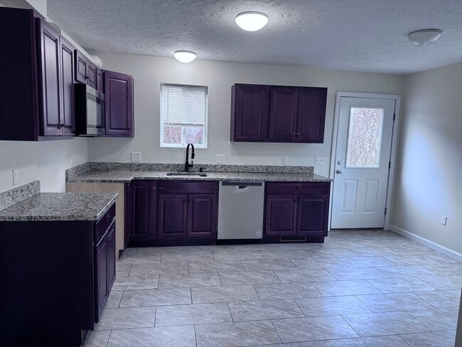 9 Columbia St in Holyoke, MA - Building Photo - Building Photo