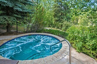 998 W Beaver Creek Blvd, Unit Lodge at Brookside #301 in Avon, CO - Foto de edificio - Building Photo