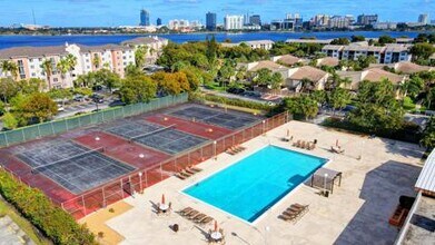 500 Executive Center Dr, Unit 5A in West Palm Beach, FL - Building Photo - Building Photo
