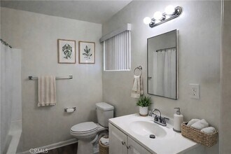 12425 Harris Ave, Unit A in Lynwood, CA - Building Photo - Building Photo