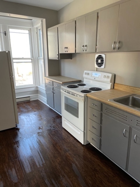 240 W Main St, Unit Apt.2 in Waynesboro, PA - Building Photo - Building Photo
