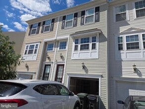 8232 Heritage Crossing Ct in Manassas, VA - Building Photo - Building Photo