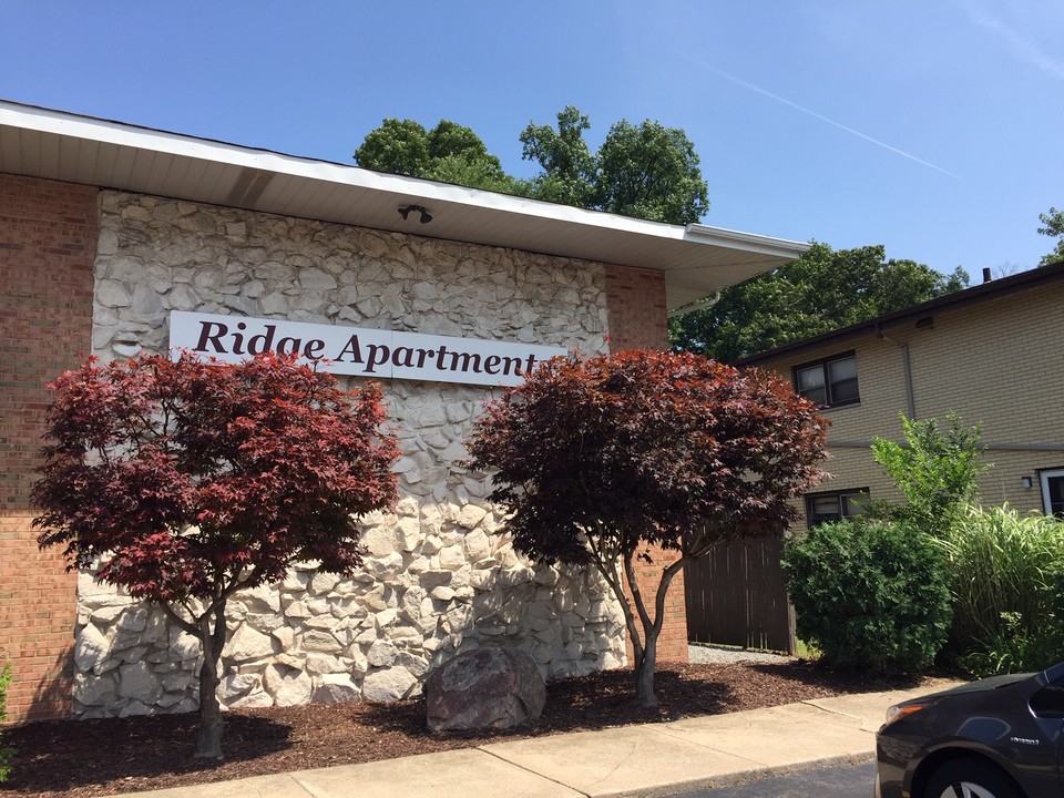 2431 Ridgewood St in Highland, IN - Building Photo