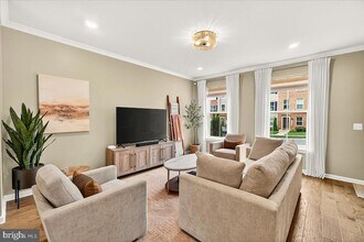 22739 Tate St in Clarksburg, MD - Foto de edificio - Building Photo