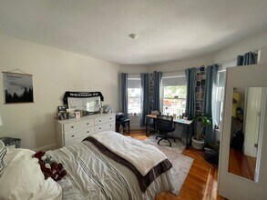 11 Ossipee Rd, Unit 1 in Somerville, MA - Building Photo - Building Photo