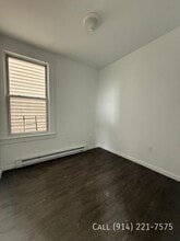 15 Cedar St in Yonkers, NY - Building Photo - Building Photo