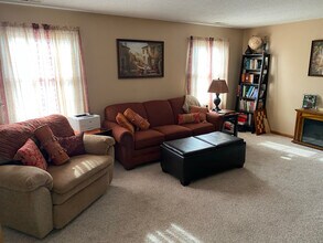 1542 Lucy Dr in Dubuque, IA - Foto de edificio - Building Photo