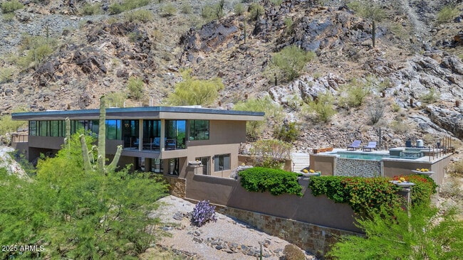5800 E Glen Dr in Paradise Valley, AZ - Building Photo - Building Photo