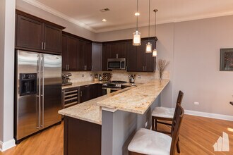 2904 N Halsted St, Unit 303 in Chicago, IL - Building Photo - Building Photo