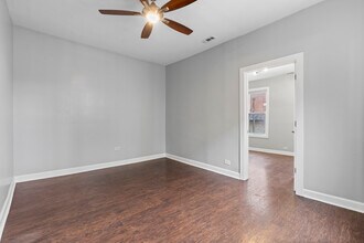 2619 W Hirsch St, Unit 2 in Chicago, IL - Building Photo - Building Photo