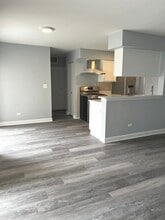 404 Lauren Ln in Island Lake, IL - Building Photo - Building Photo