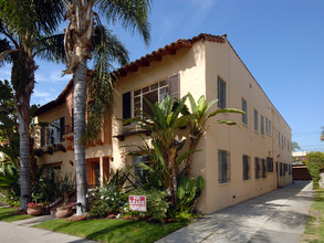 425 N Sierra Bonita Ave in Los Angeles, CA - Foto de edificio - Building Photo