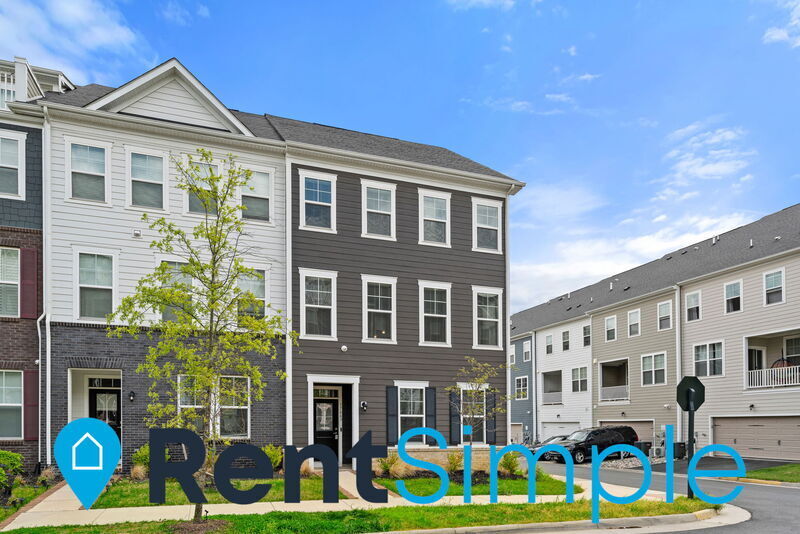 17663 Falcon Heights St in Dumfries, VA - Building Photo