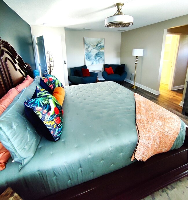 property at 4212 W La Salle St