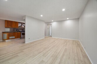 900 Casey Ct in Schaumburg, IL - Foto de edificio - Building Photo