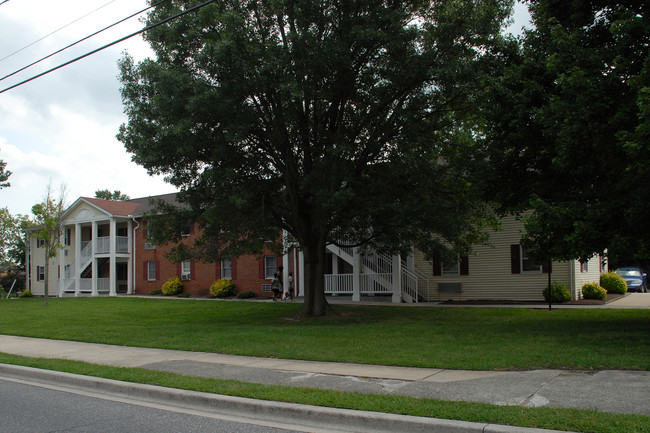 Academy Apartments in Milford, DE - Building Photo - Building Photo