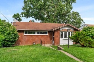 146 Windsor Dr in Pittsburgh, PA - Building Photo - Building Photo