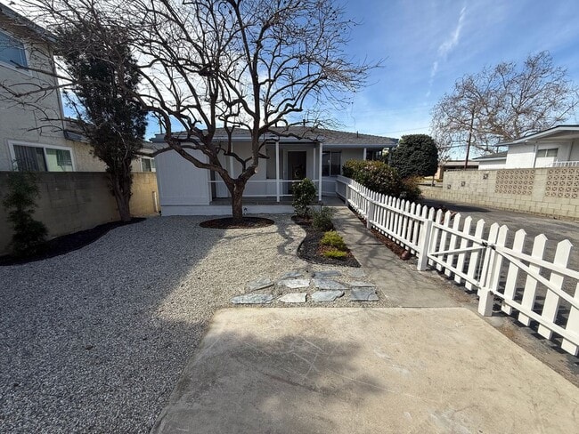 15908 S Manhattan Pl in Gardena, CA - Building Photo - Building Photo