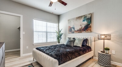 The Vincent in Dallas, TX - Building Photo - Building Photo