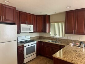 1711 Firethorne Plz, Unit Rosalva in Oxnard, CA - Building Photo
