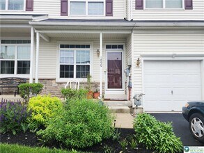 1050 King Way in Breinigsville, PA - Building Photo - Building Photo