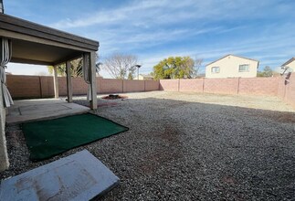 3338 W Fraktur Rd in Phoenix, AZ - Building Photo - Building Photo