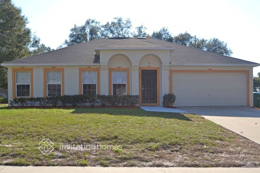 2085 Altoona Ln in Deltona, FL - Building Photo