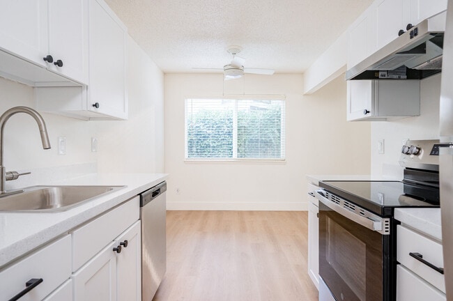 SAGEWOOD ESTATES in Portland, OR - Building Photo - Building Photo