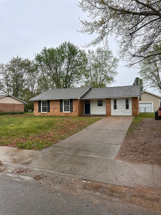 250 Walnut St in Savannah, TN - Building Photo