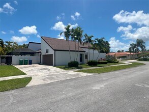 8735 SW 54th St in Olympia Heights, FL - Building Photo - Building Photo