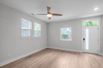 570 W End Dr in Charlotte, NC - Building Photo - Building Photo